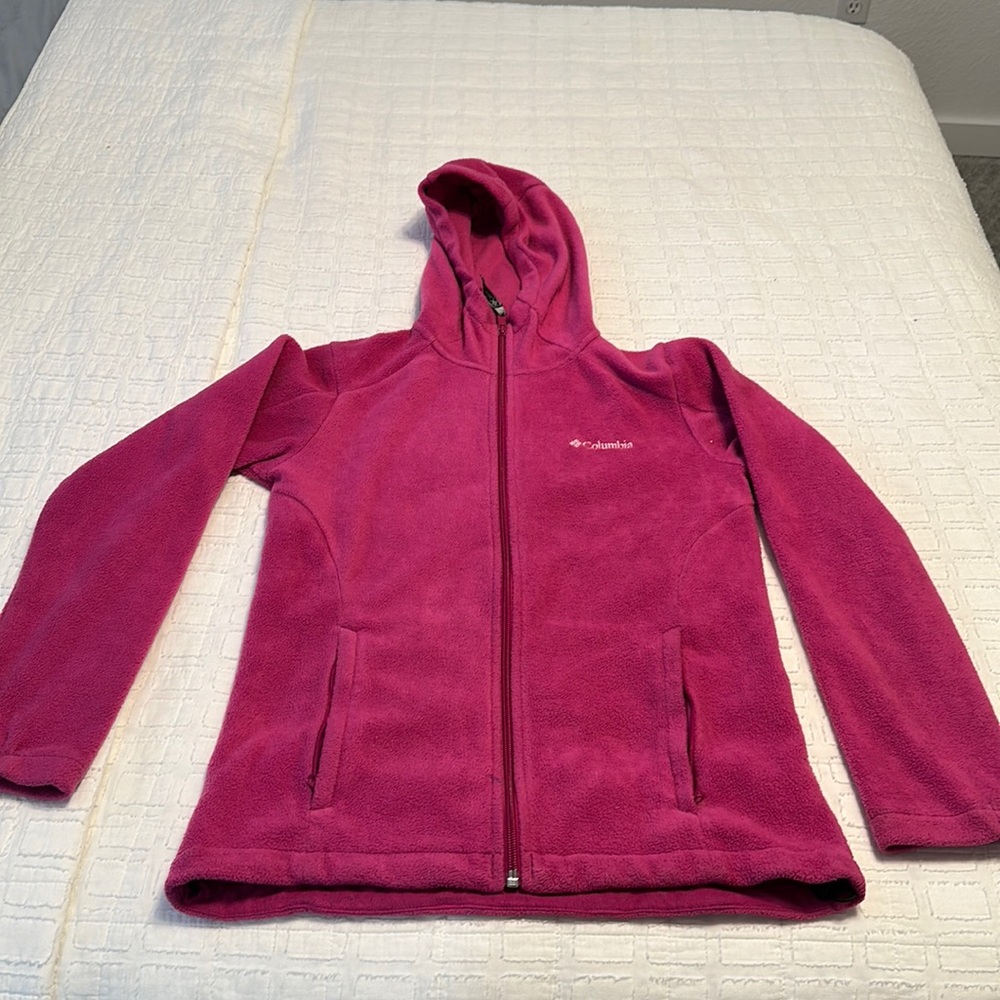 Pink full zip up Columbia fleece with hood. Great shape! Pockets zip as well